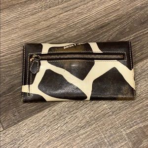 Dooney & Bourke Bags - Dooney & Bourke Wallet Dooney & Bourke Bags - Dooney & Bourke Wallet